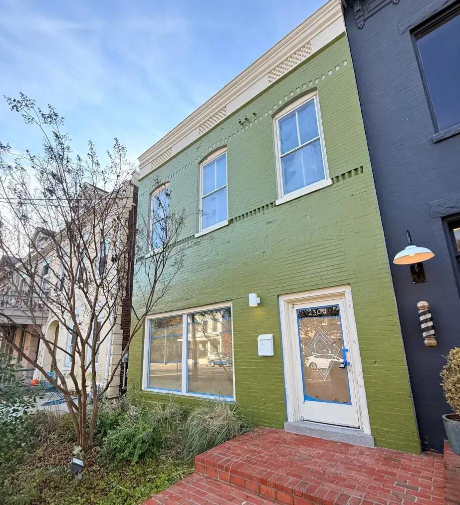 Exterior view of Ours in Richmond